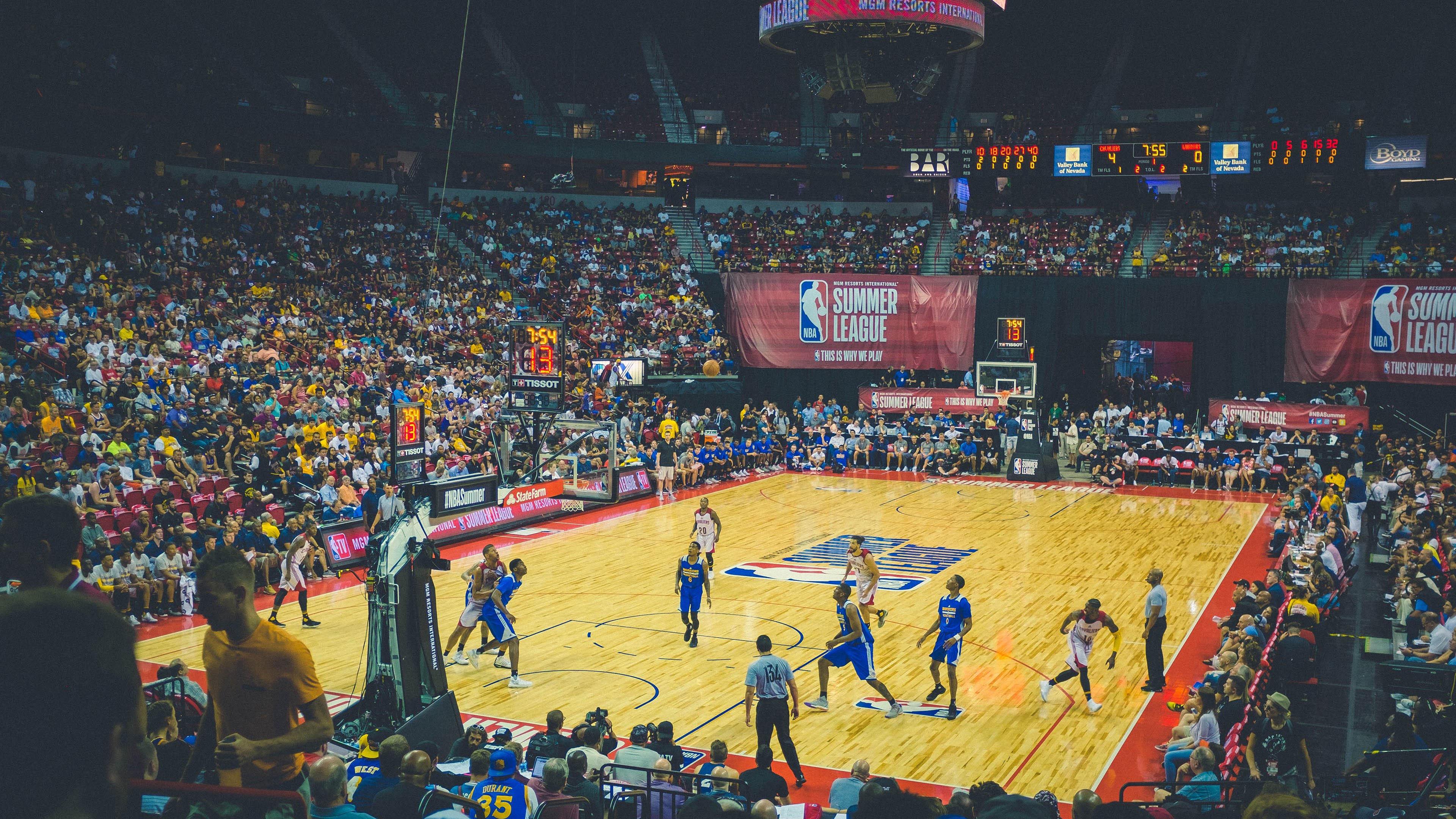 体育界的疯狂星期四，当欧冠撞上NBA，深圳男篮成最后赢家？欧冠撞上NBA的疯狂星期四，深圳男篮成终极赢家？