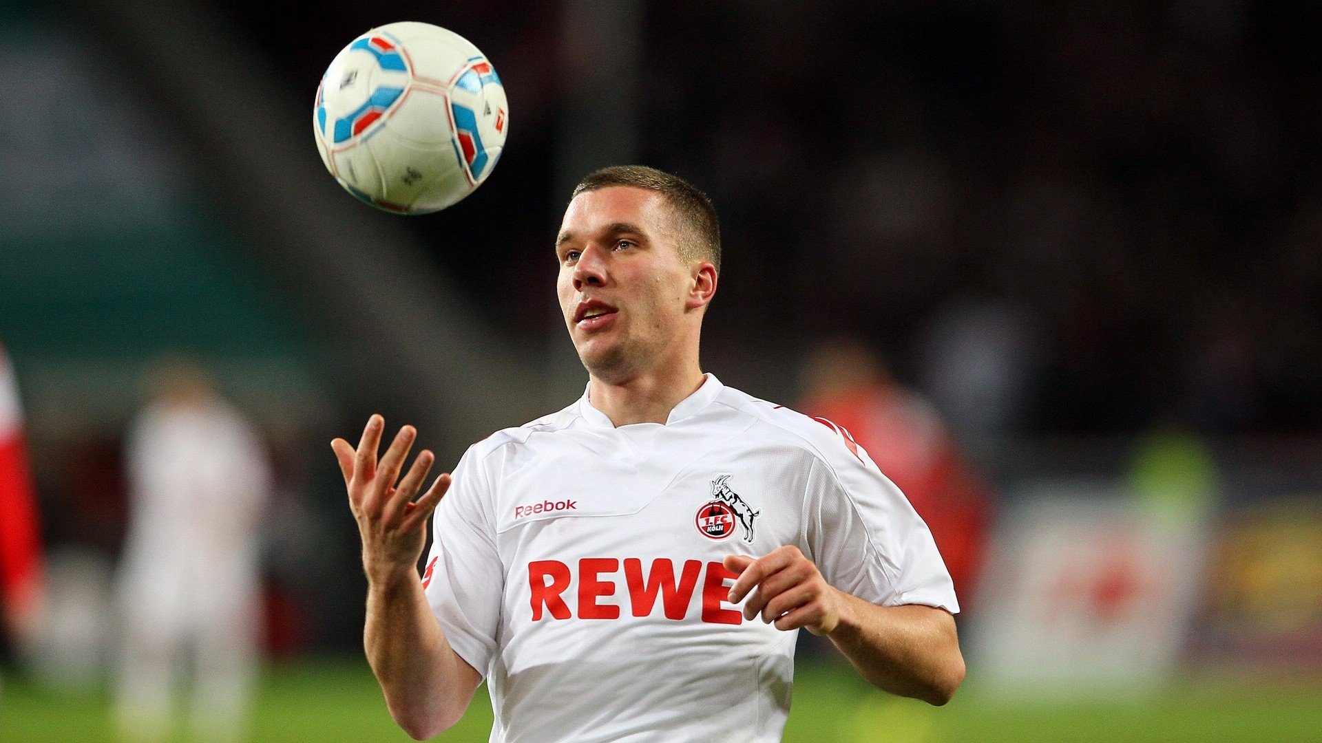 双线奏凯,莱比锡破荒重生,本泽马球迷唱响忠诚,莱比锡双线奏凯破荒重生,本泽马球迷唱响忠诚